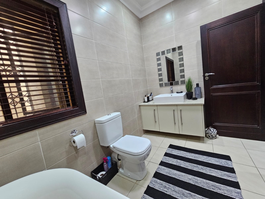 5 Bedroom Property for Sale in Jim Fouchepark Free State